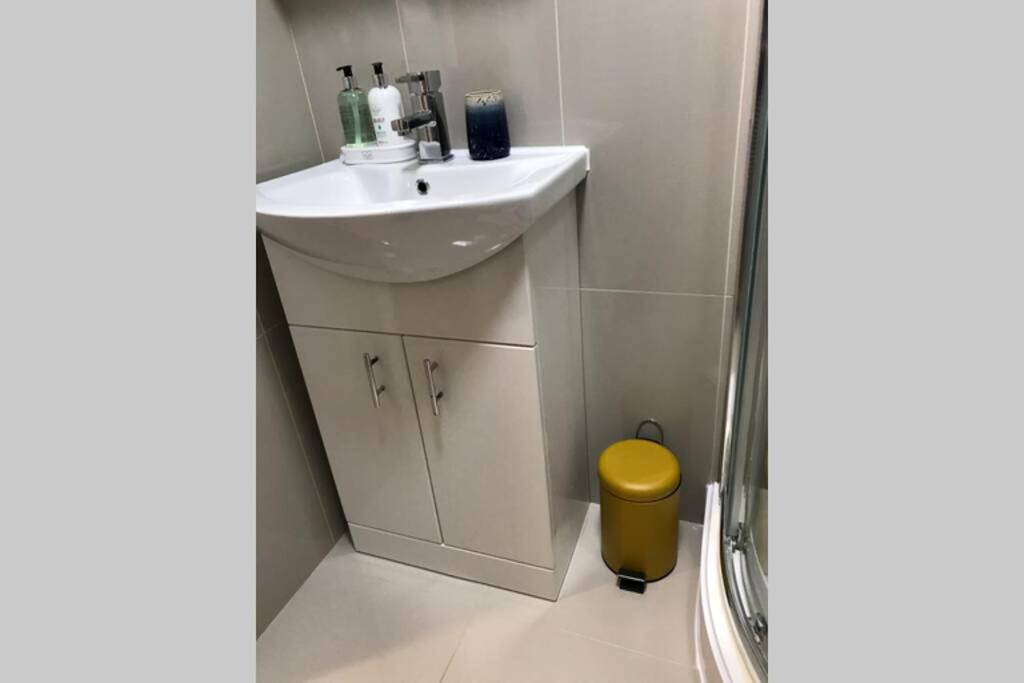 Marie'S Serviced Apartments- 2 Bedroom City Stay Bedford Exterior foto